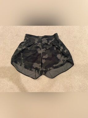 Lululemon Camo Shorts (Size 4)
